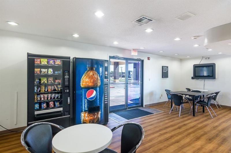 Studio Inn Extended Stay Oklahoma City Airport By Oyo Buitenkant foto
