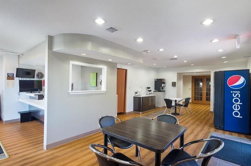 Studio Inn Extended Stay Oklahoma City Airport By Oyo Buitenkant foto